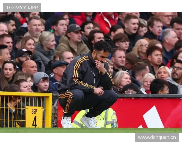 曼联进攻组织混乱问题持续显现，影响球队近期比赛走势